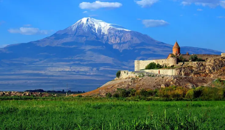 طبیعت پاییزی ارمنستان دریاچه سوان و صومعههای تاریخی